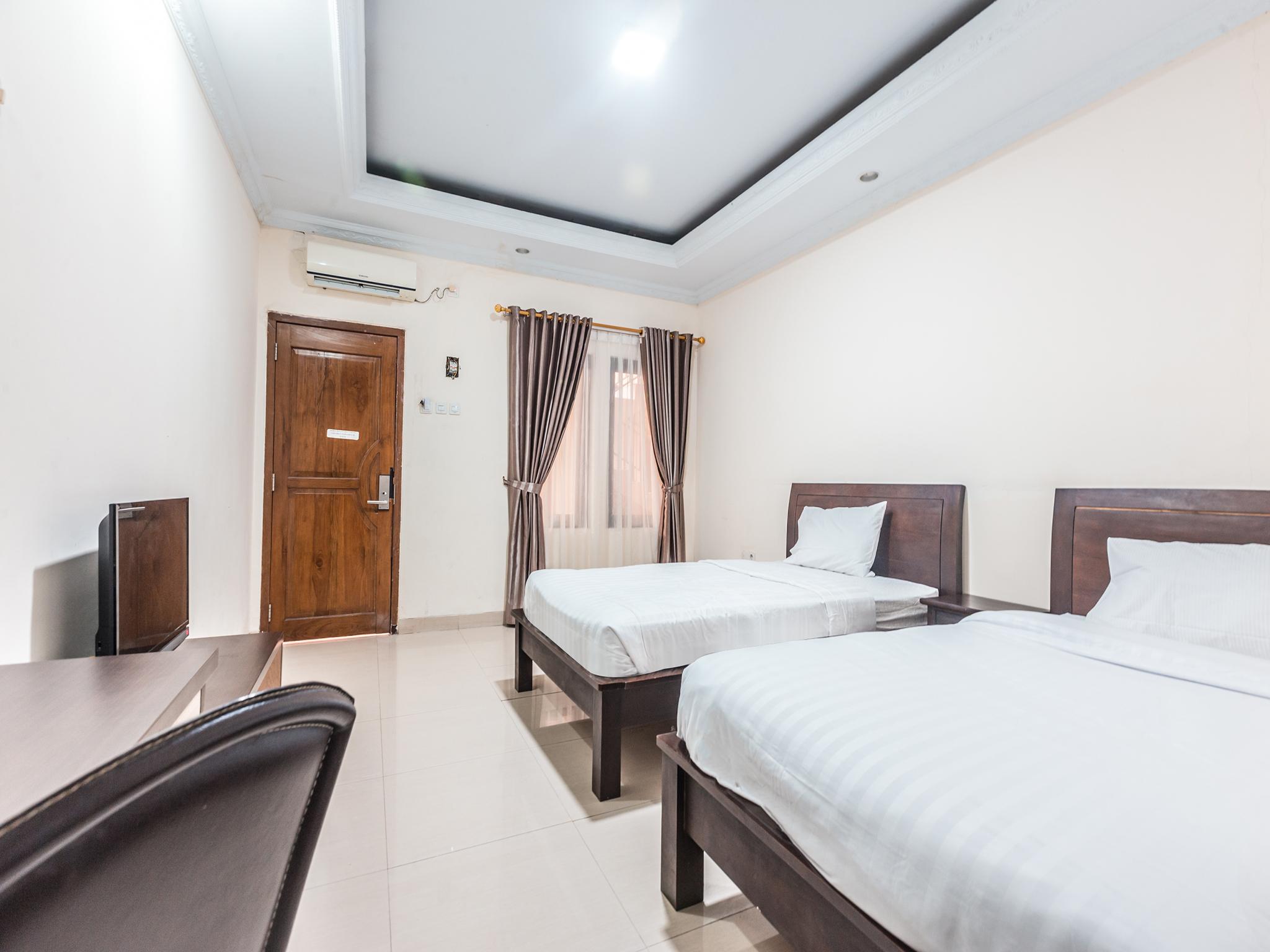 Oyo 1667 Wisma Lux Barkah Yakarta Exterior foto