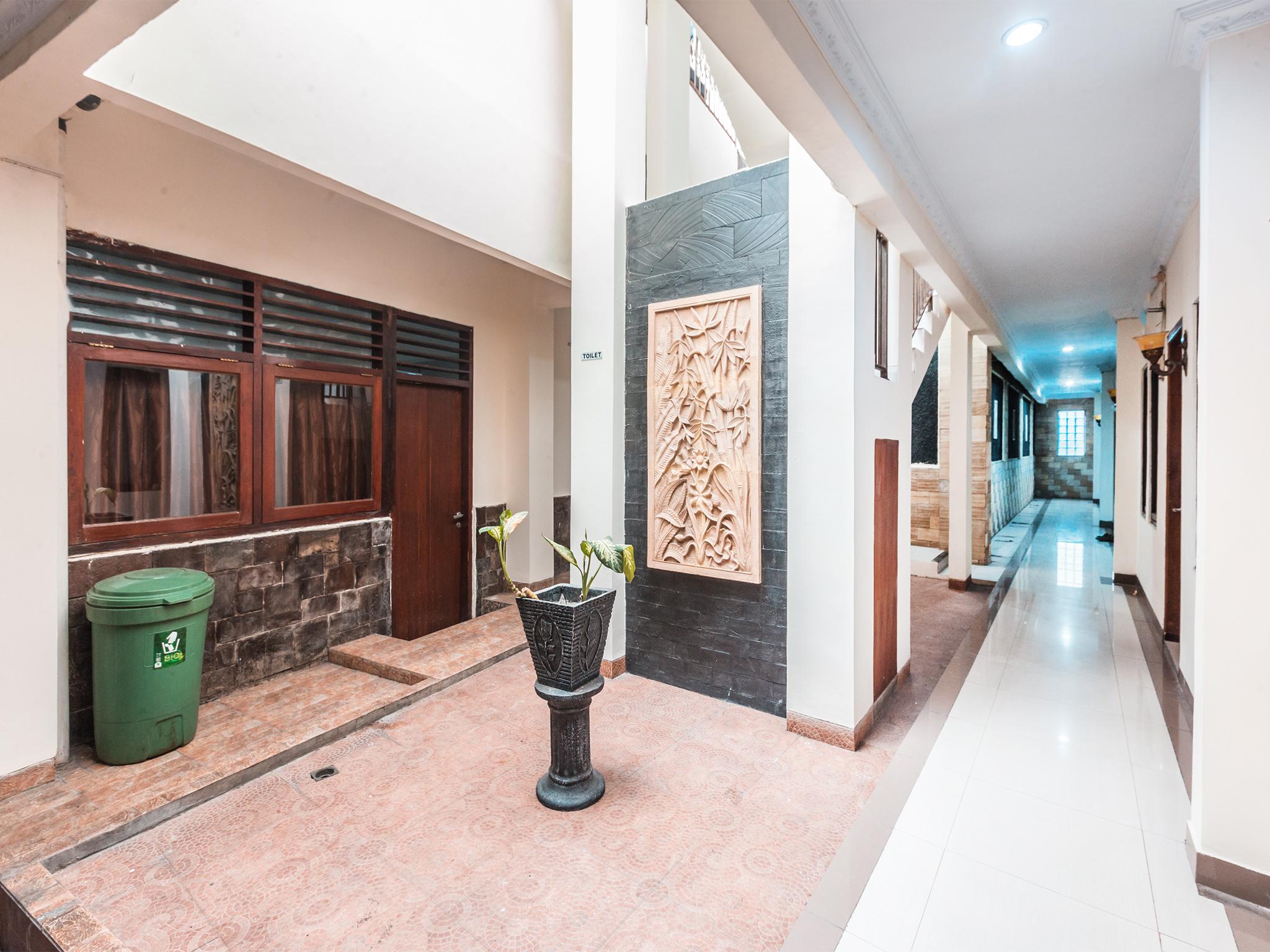 Oyo 1667 Wisma Lux Barkah Yakarta Exterior foto
