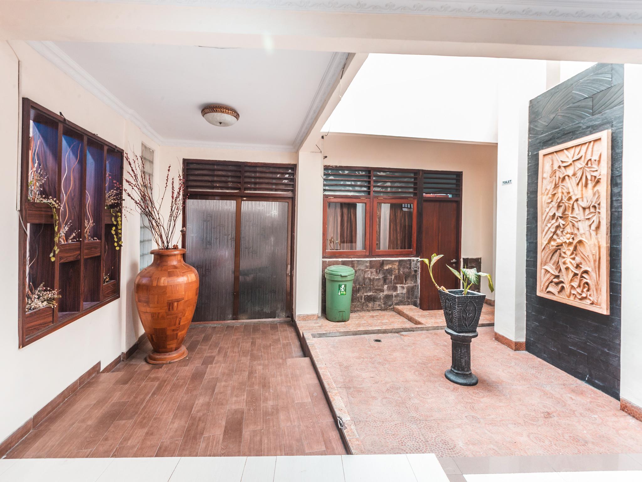 Oyo 1667 Wisma Lux Barkah Yakarta Exterior foto