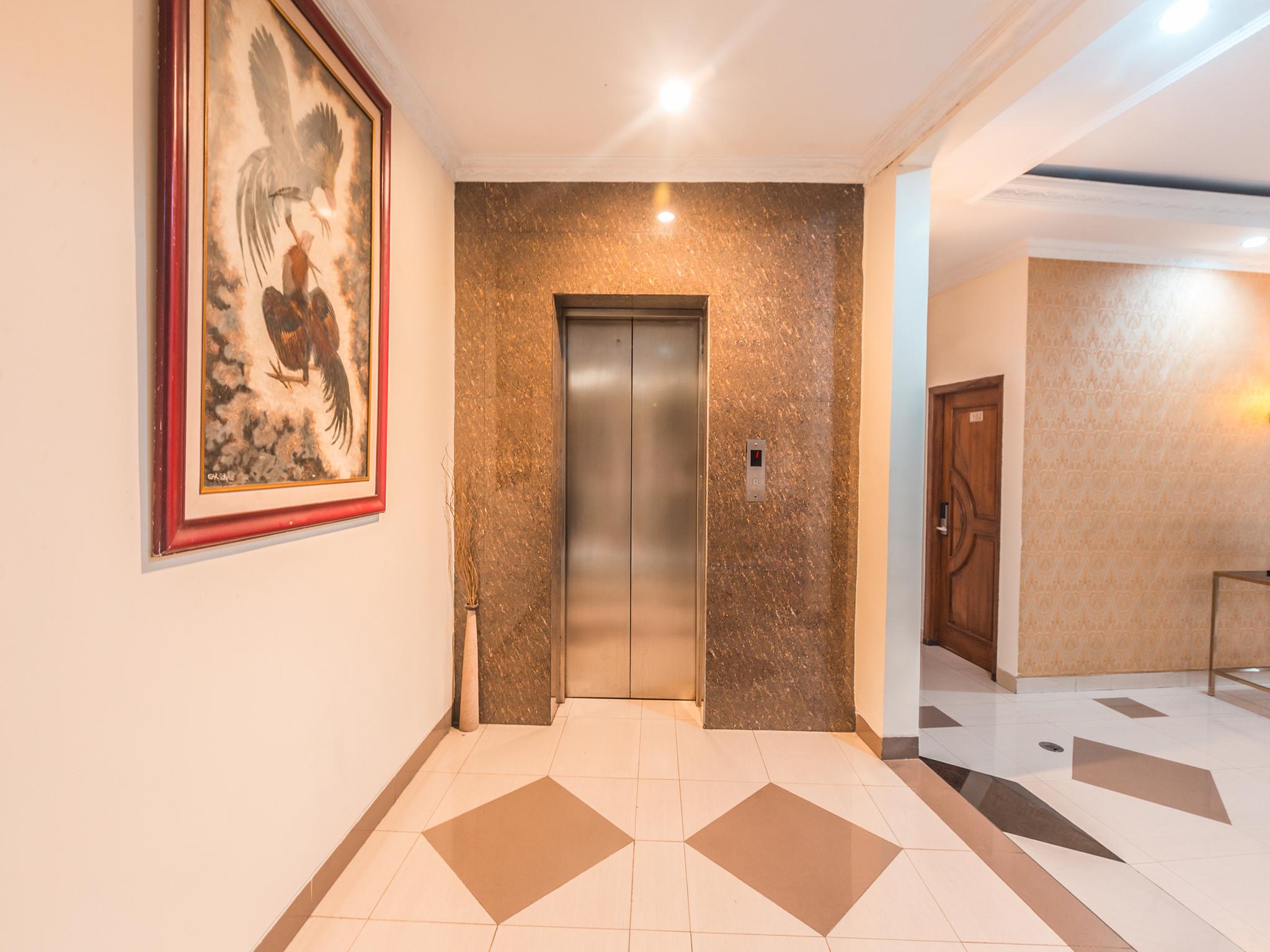 Oyo 1667 Wisma Lux Barkah Yakarta Exterior foto